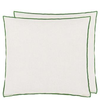 Подушка CCDG1475, Brera Lino, Alabaster with Emerald overlocked edge, Designers Guild 43 x 43см 